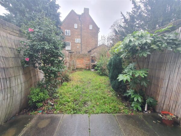 Barchester Close, Uxbridge