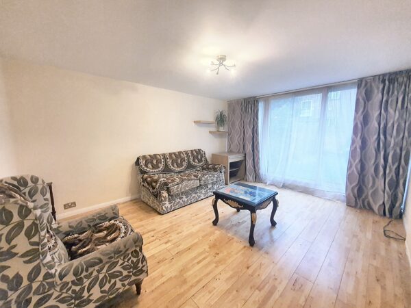 Barchester Close, Uxbridge, UB8