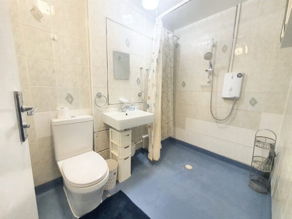 Barchester Close, Uxbridge, UB8