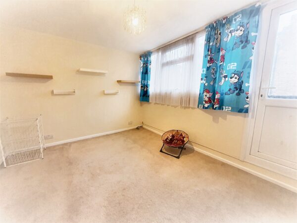Barchester Close, Uxbridge, UB8