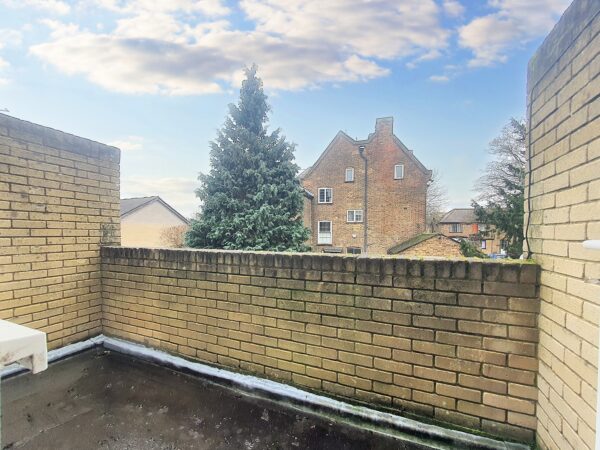 Barchester Close, Uxbridge, UB8