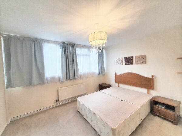 Barchester Close, Uxbridge, UB8