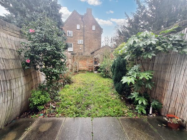Barchester Close, Uxbridge, UB8