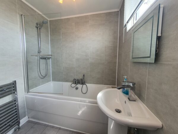 Carnbroe Avenue, Binley, CV3