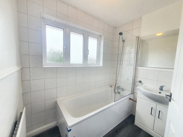 Laleham Avenue, London, NW7