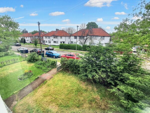 Laleham Avenue, London, NW7