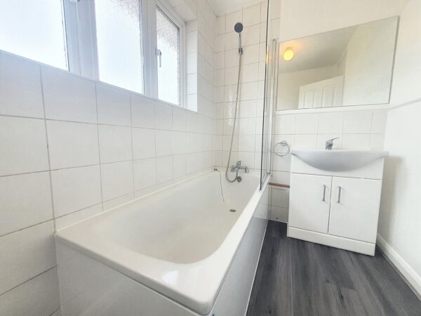 Laleham Avenue, London, NW7