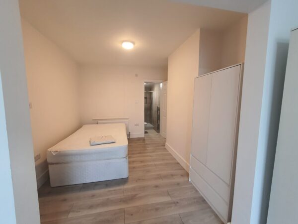 45 Tudor Road, Hayes, UB3